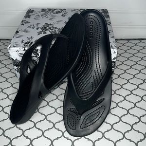Women’s Black Comfort Crocs Sandals 🩴 Size 9 Kadee II women's flip-flops .